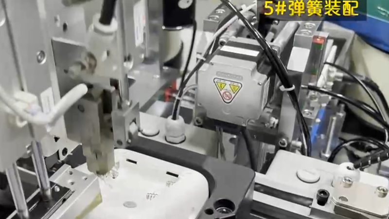 以下是一些实际应用案例，以帮助读者更好地理解0.1mm定位精度的适用性：